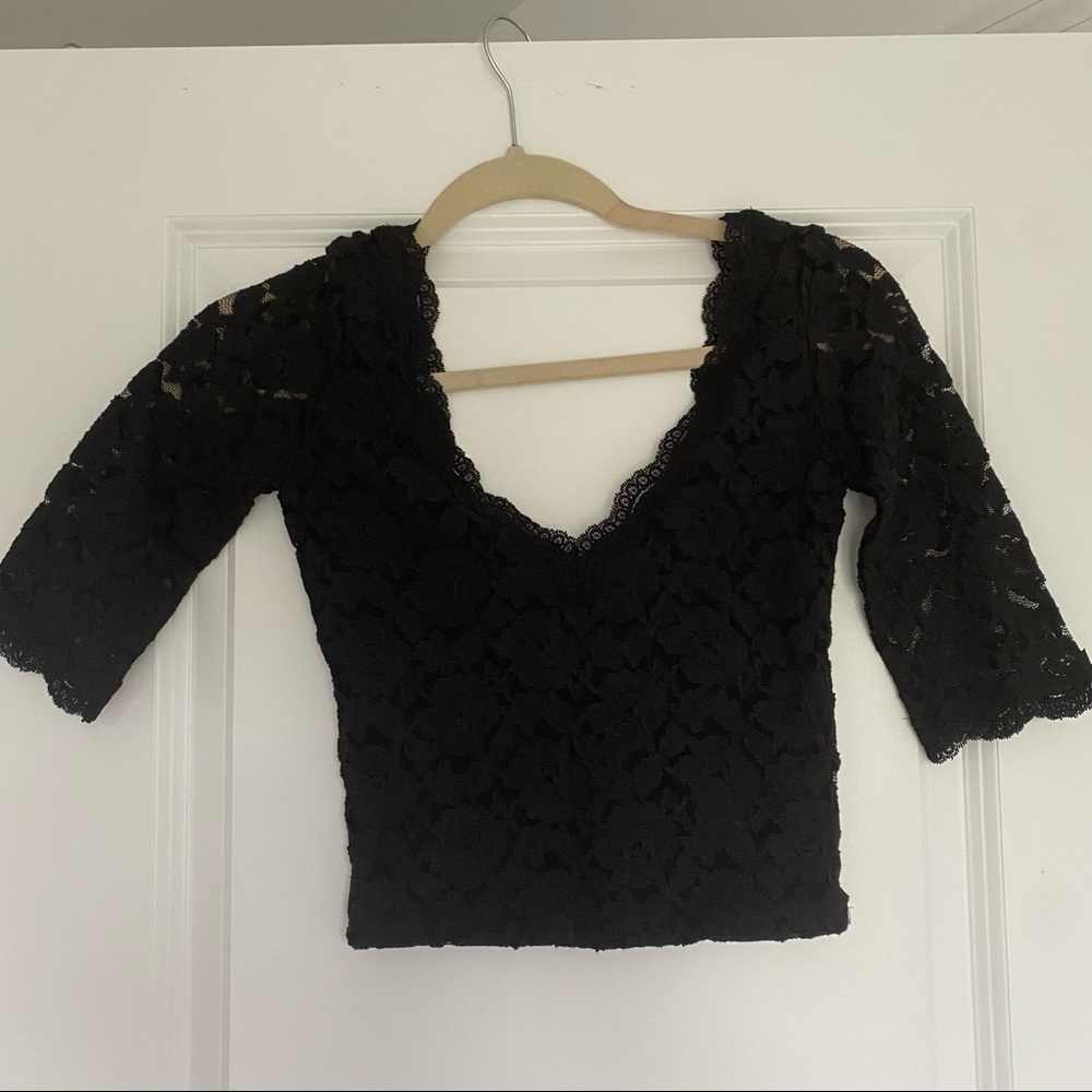 NWT Urban outfitters three quarter sleeve lace black crop top size small